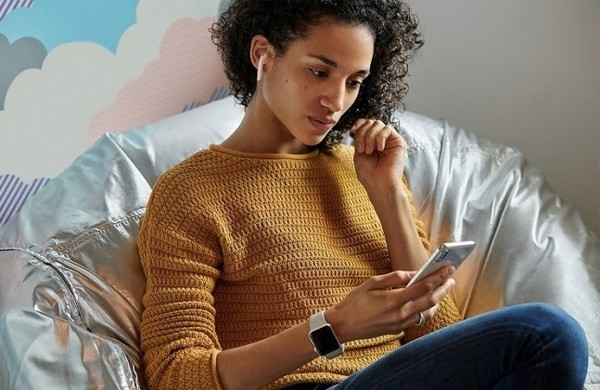 全民吐槽苹果发布会,第一代airpods全网嘲风