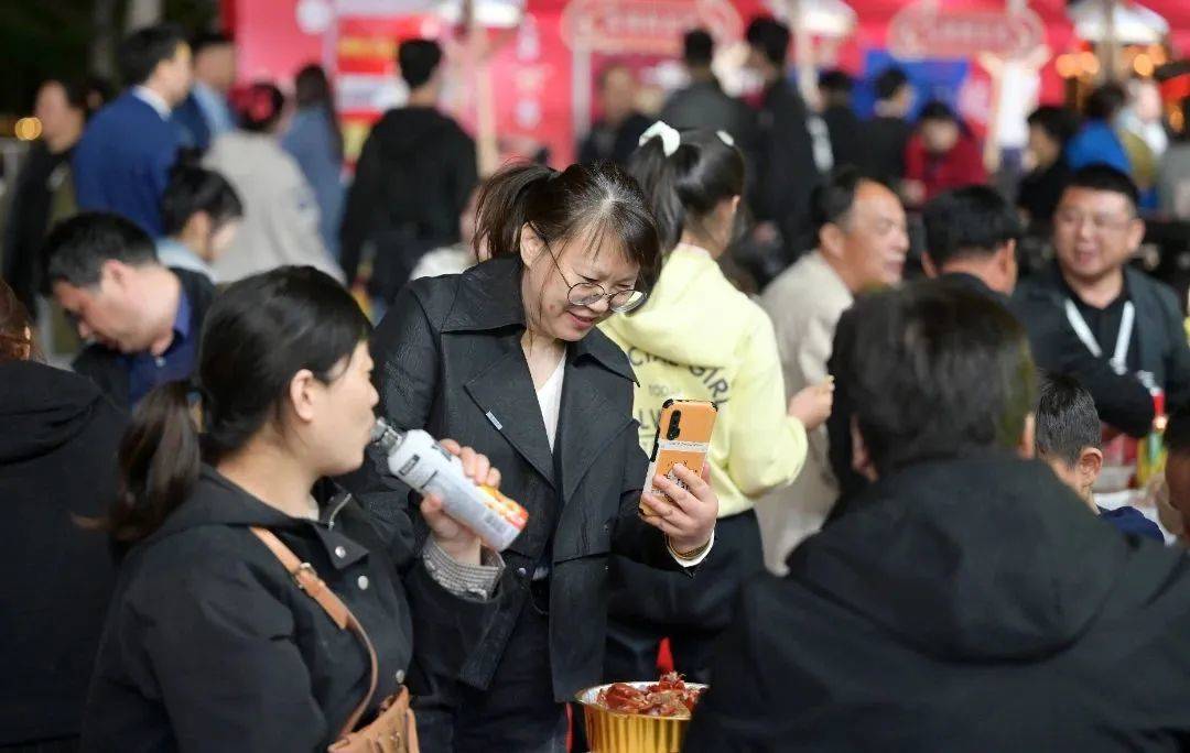 淮安万人龙虾节,淮安1415万人龙虾宴现场直播