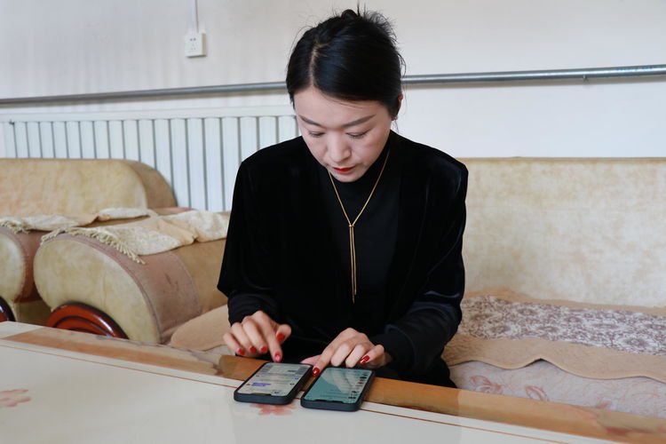 网红农民直播带货忙,三农农村网红直播带货