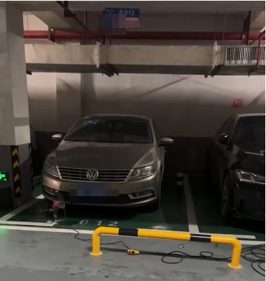 拒不挪车要求查看业主车位购买合同的女子身份被扒,平时一贯如此