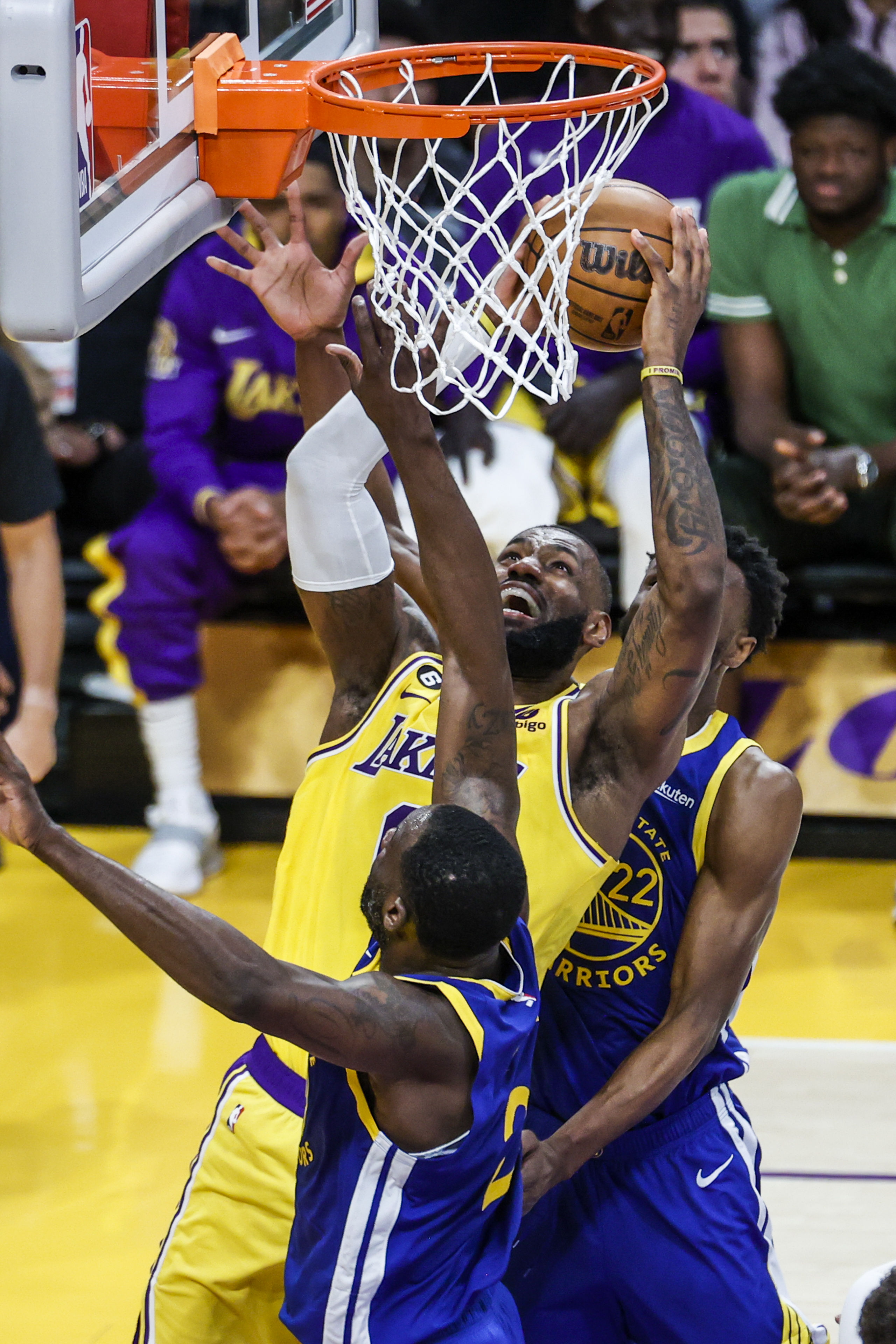 nba常规赛湖人坐镇主场迎战勇士,nba勇士胜湖人队