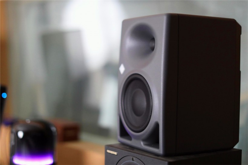 6.5寸德系高品质近场监听的新标杆——Neumann诺音曼KH150监听音箱试听和简评