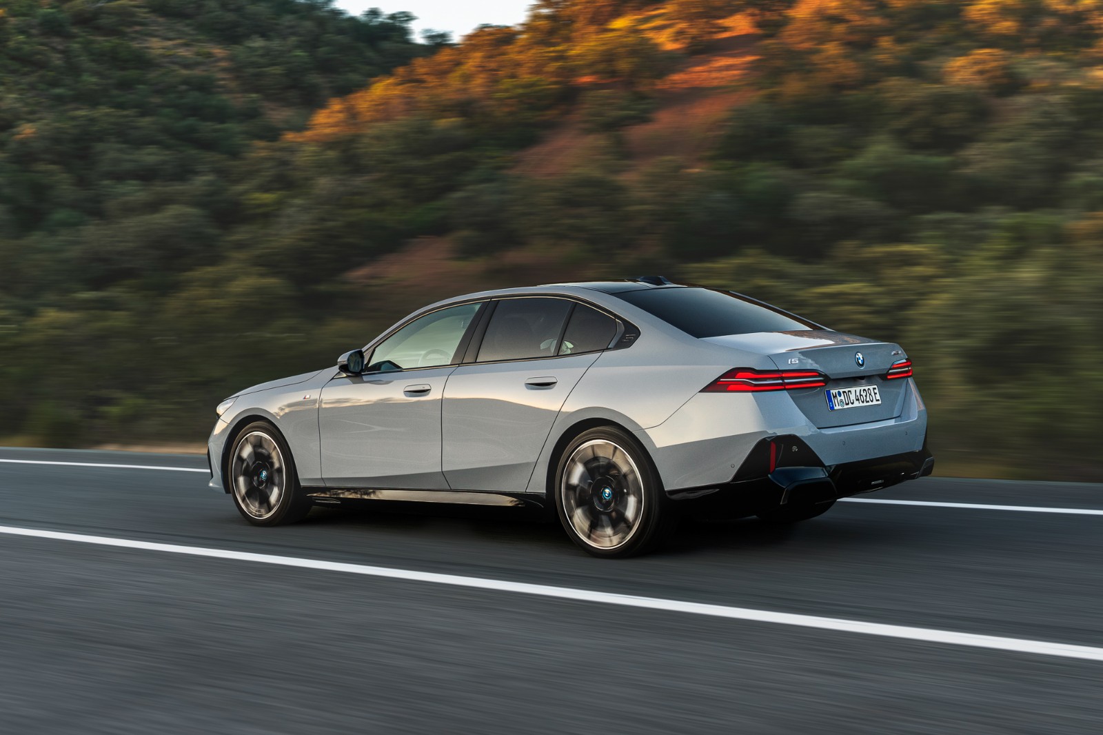 宝马5系大鼻孔两门轿跑敞篷四座,新款宝马5系外观图