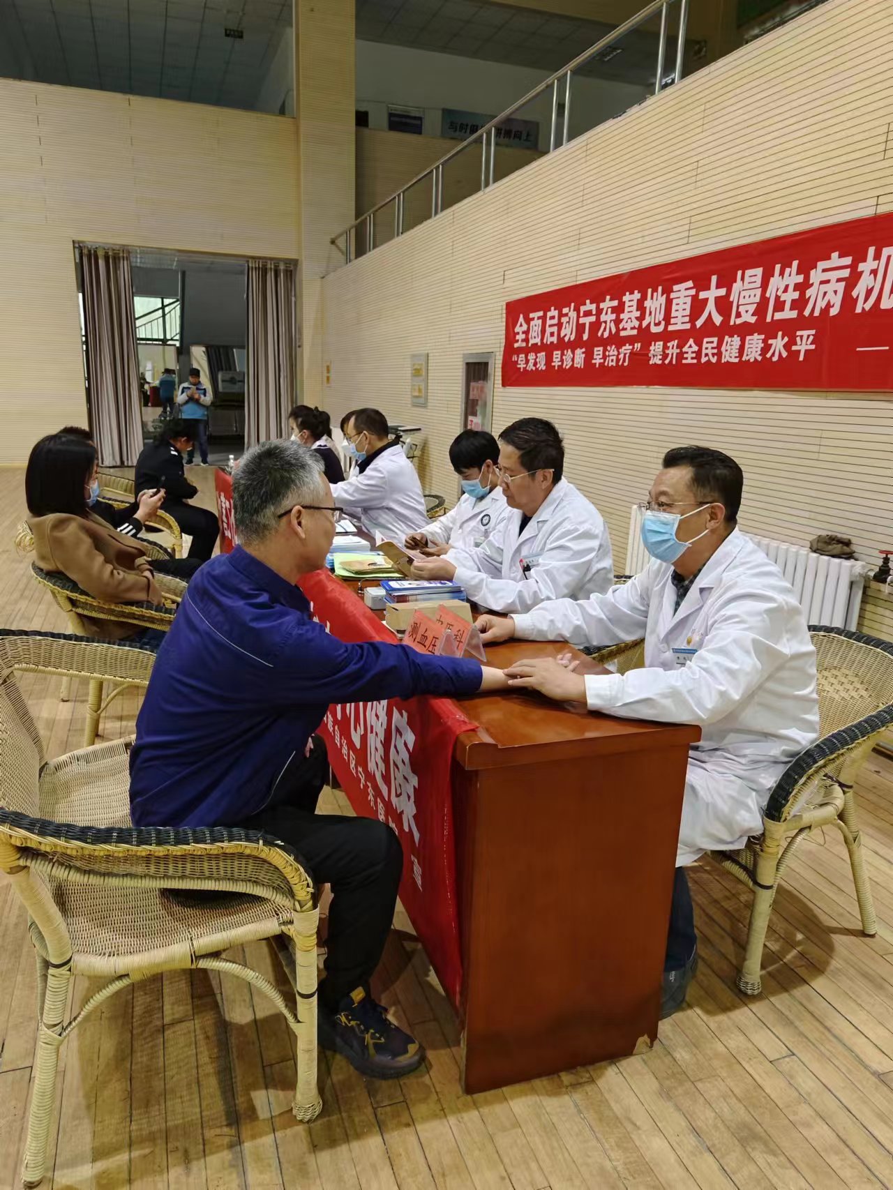 送服务解难题促发展,送政策帮企业送服务解难题