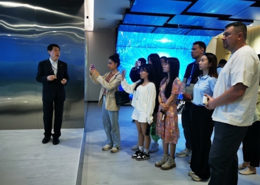 打卡中国·读懂中国式现代化|辽宁大连：海湾名城振兴潮涌