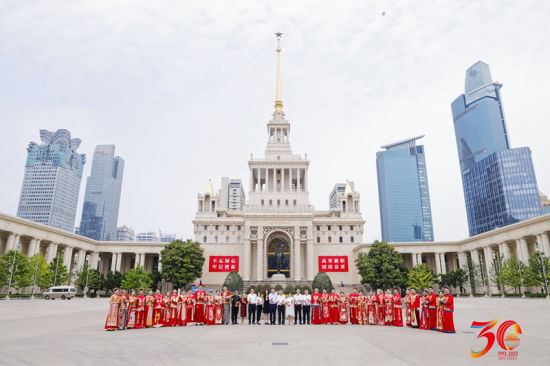 “建”证幸福！30位青年建设者集体婚礼共赴“中式浪漫”