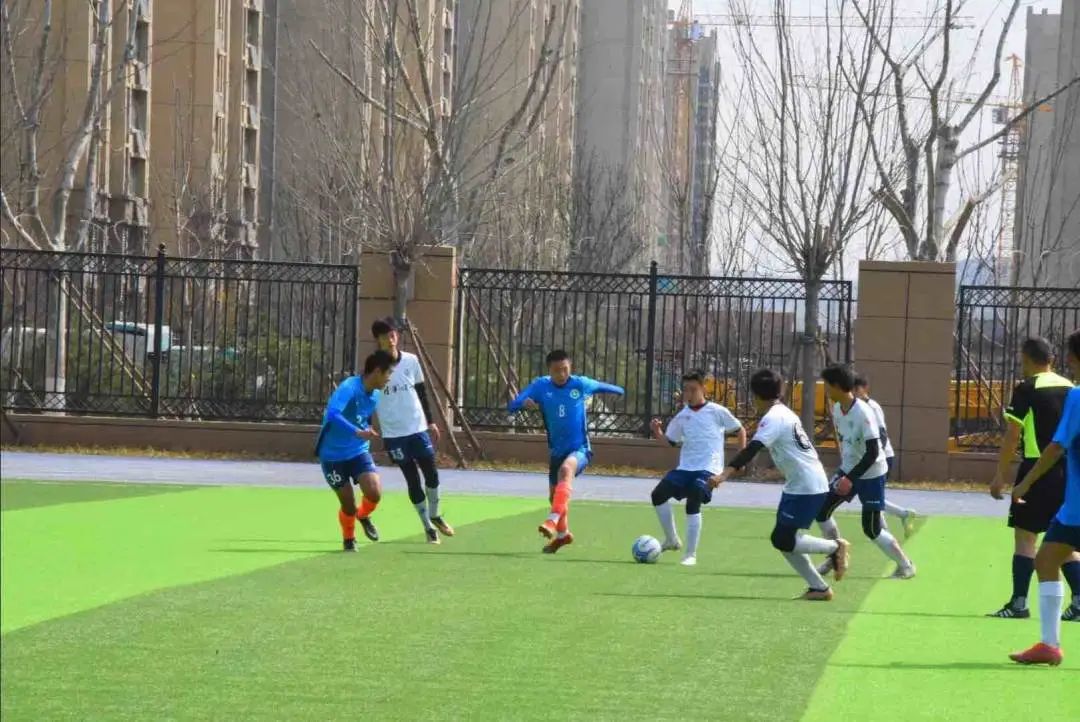 济南历城二中女足为国出征，“能踢能学”秘诀何在