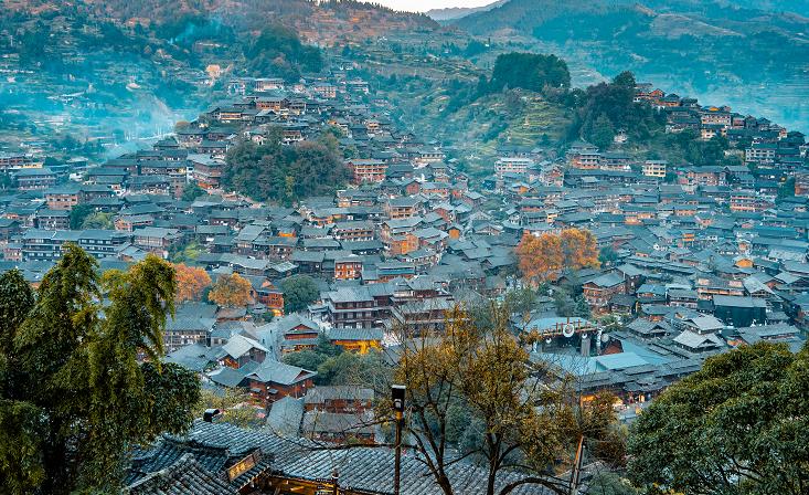 连造两大千亿级产业爆款，这个小山村背后真有高人