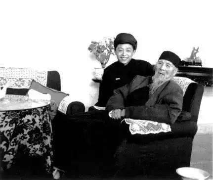 “浪荡汉子”魂归“无愁河”——谨以此文深切缅怀黄永玉先生