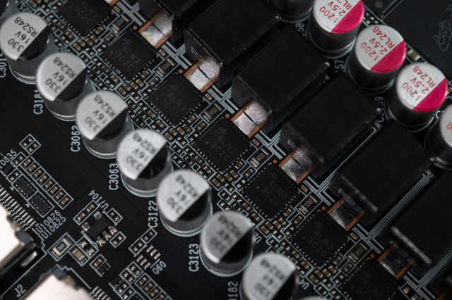 不惜堆料的旗舰“芯”王，索泰GeForceRTX4090PGFOC显卡评测