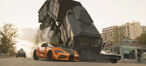 暑期档电影总票房破90亿,暑期档票房破8亿多部电影定档