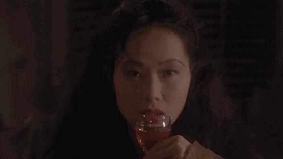 24岁夺得影后生孩子却被老公抛弃,24岁斩获影后但生活却不尽如人意