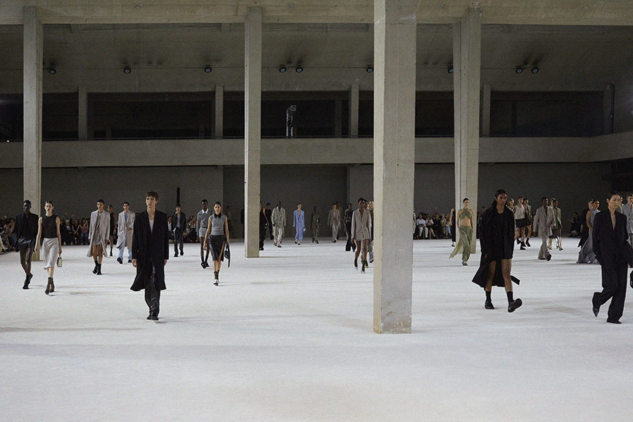 2024春夏巴黎男装周：KimJones庆祝加入DIOR5周年，爱马仕呈现柔和的建筑美学