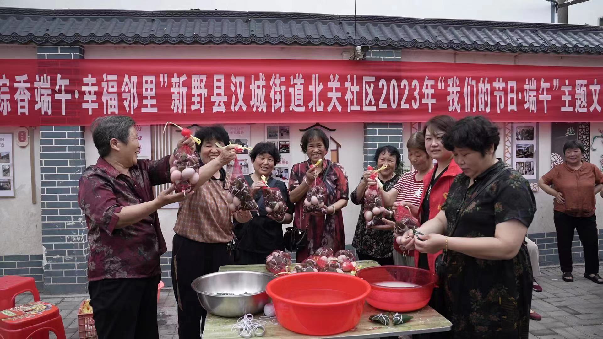 新野：创“五星”兴社区