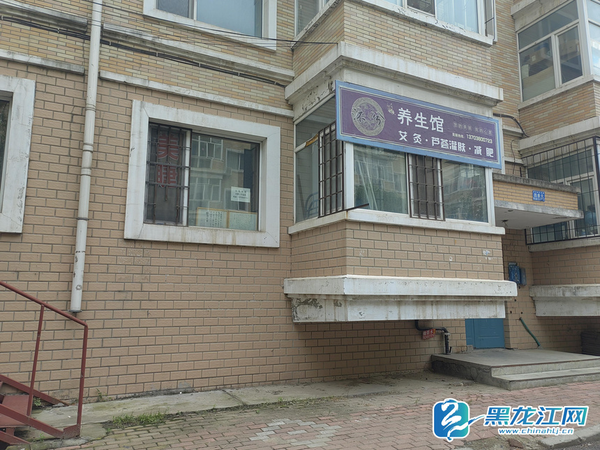 做了美容眼睛肿了过敏瘙痒,做美容被毁容的女孩