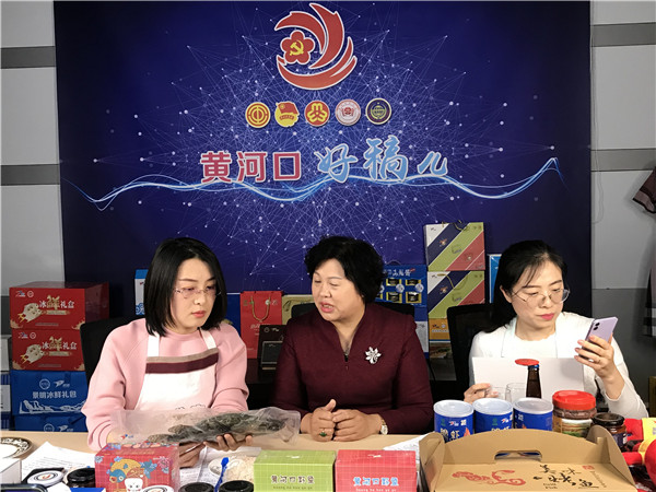辛巴辛有志直播助农有妙招,景明公司吕宝花巾帼电商助农团队