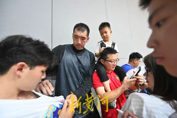 高诗岩陶汉林续约山东男篮,这就是灌篮山东队vs追梦队陶汉林