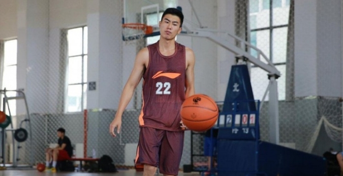 8位CBA状元今何在？一人仅得2分便退役两人新秀合同后顶薪续约