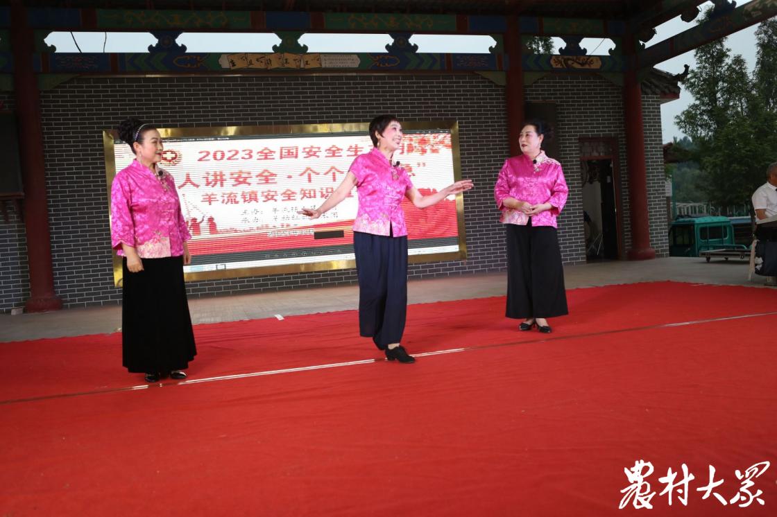 乡下唱大戏人山人海,乡村戏班热闹