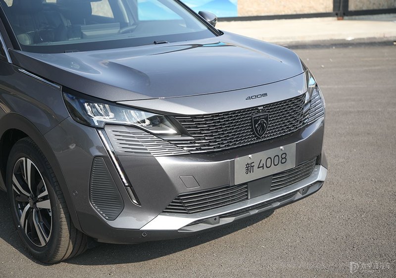 懂车帝原创全新标致4008底盘,标致4008创享版1.8t底盘拆解