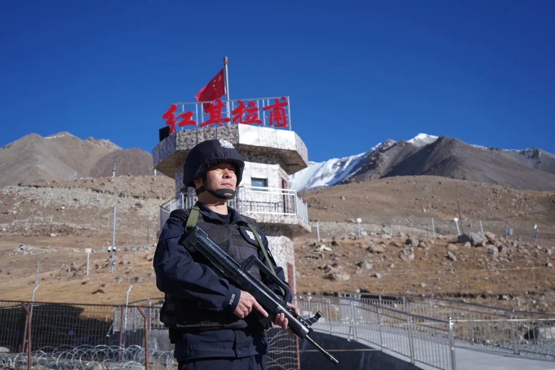 做一颗红其拉甫的“小石头”：因高寒缺氧导致的指甲变形，抢险救援、缉毒缴枪都是职责