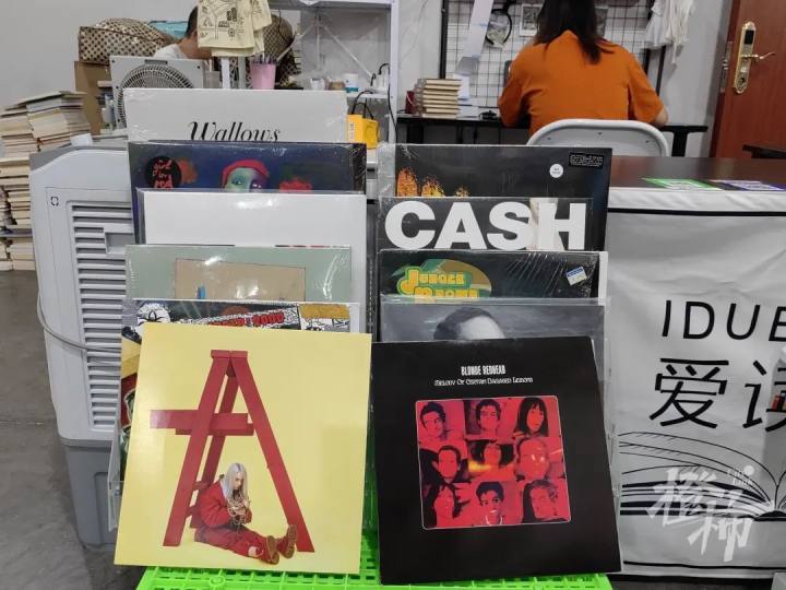 藏在杭州西溪湿地一家书店,杭州藏在仓库的二手书店