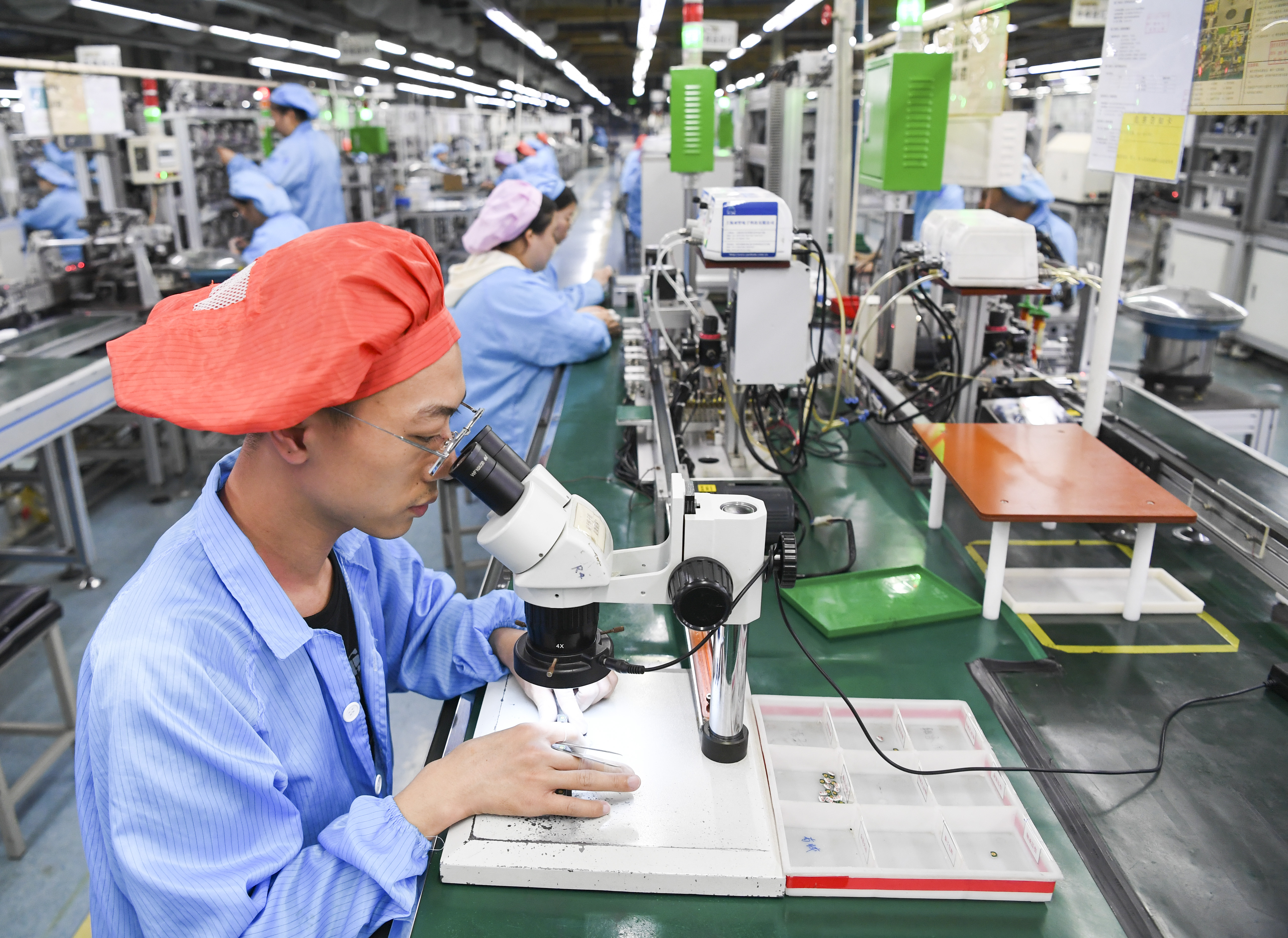 新华全媒访谈,新华全媒创新科技闪耀数博会