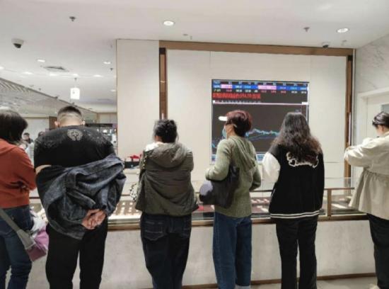 中国黄金第一家现在怎么样,探访中国最大的黄金珠宝