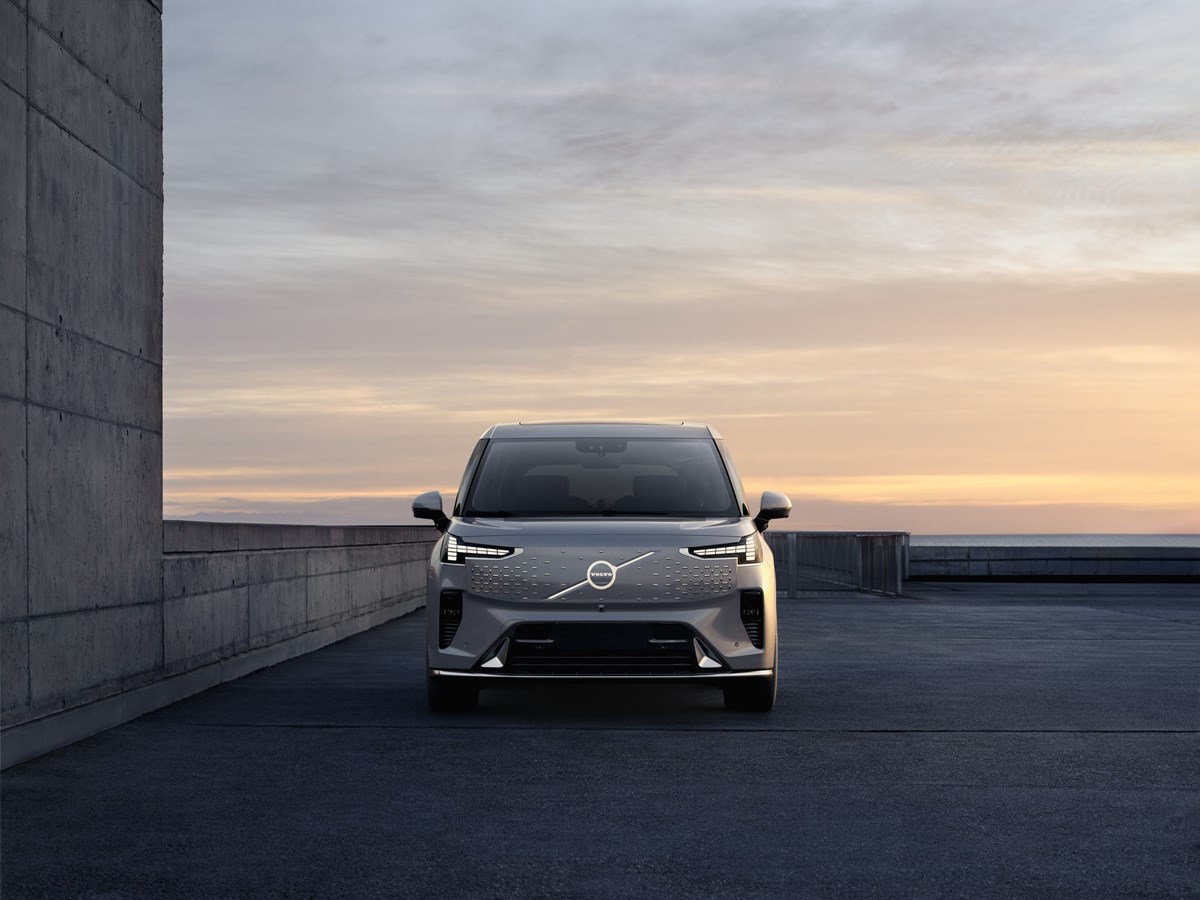 最安全mpv沃尔沃em90曝光,沃尔沃mpvem90沉浸式体验